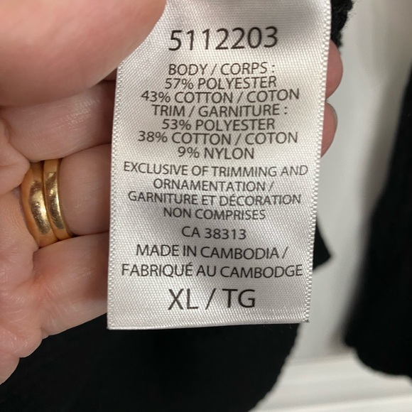 Women’s Size XL Black Cable Knit Pull On Sweater Crew Neck Vents at Sides - Picture 8 of 11